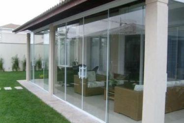 Como a porta de correr 04 folhas pode valorizar o seu imóvel?